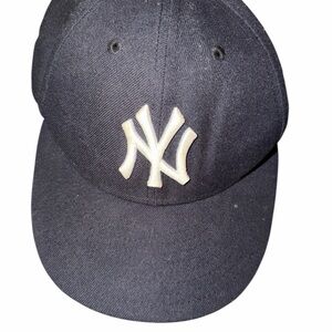 New Era Official On-Field Baseball Black Cap with White Yankees Logo